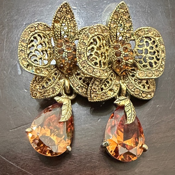 Jewelry - Vintage Austrian Crystal flower earrings